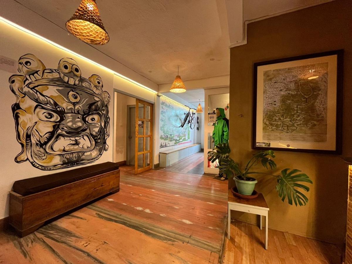 Mellow Fellow Hostel กังต็อก ภายนอก รูปภาพ